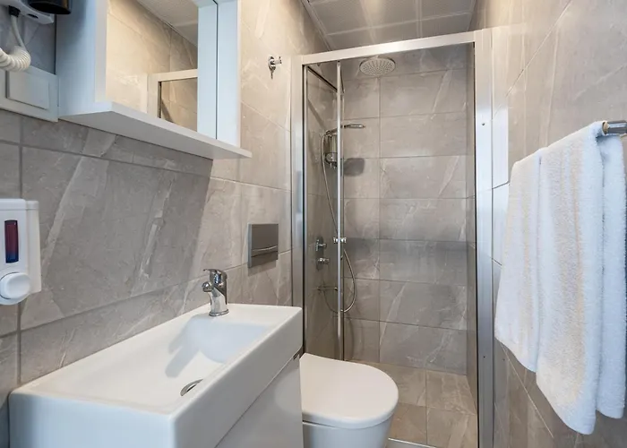 Homestay Echinus Lara Hotel